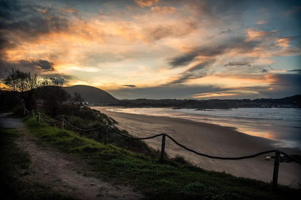 Atardecer en la playa de Ris