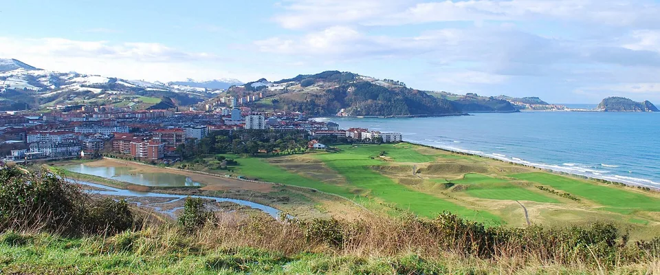 Vista de Zarautz desde un camping